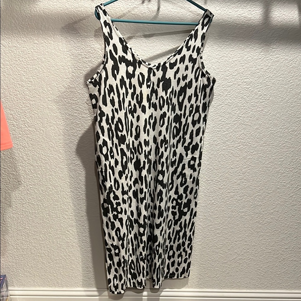 Nicole Miller Black and White Sleeveless Midi Dress